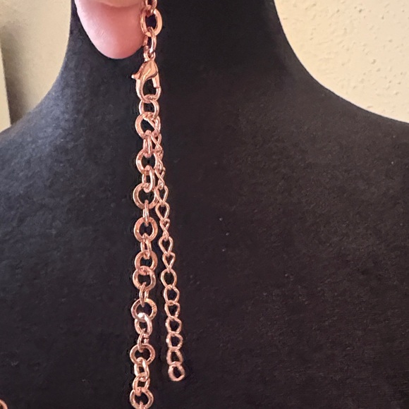 Elegant Rose Gold Necklace and Earring Set - Picture 4 of 4